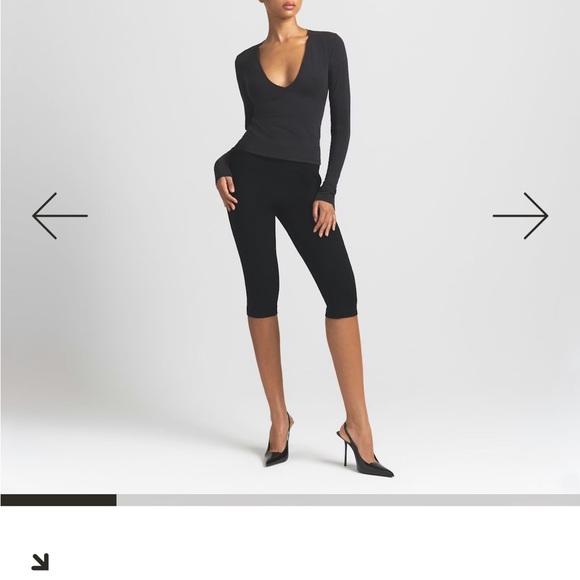 SKIMS Fits Everybody Plunge Long Sleeve Top, Onyx - Picture 4 of 5